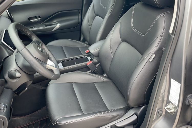 Used Nissan Kicks 2022 1.5L CVT XV Luxury Edition Left Front Seat