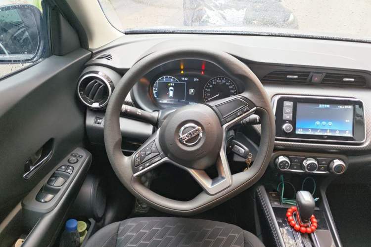 Used Nissan Kicks 2022 1.5L CVT XL Fashion Edition Steering Wheel
