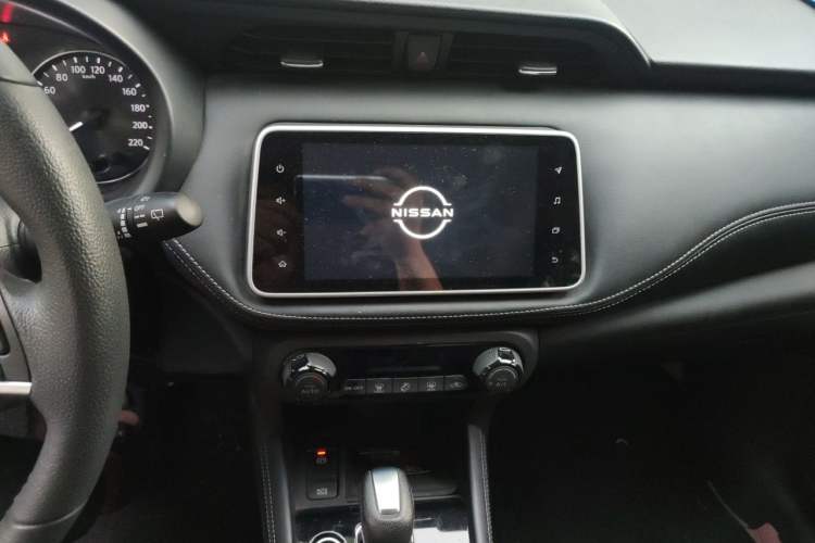 Used Nissan Kicks 2022 1.5L CVT XV Luxury Edition Audio And AC Panel