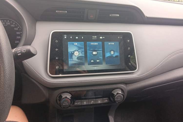 Used Nissan Kicks 2022 1.5L CVT XV Luxury Edition Audio And AC Panel