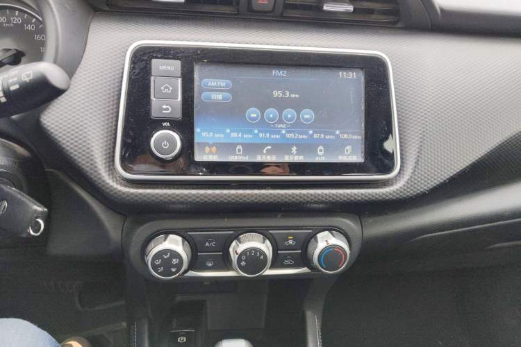 Used Nissan Kicks 2022 1.5L CVT XL Fashion Edition Audio And AC Panel