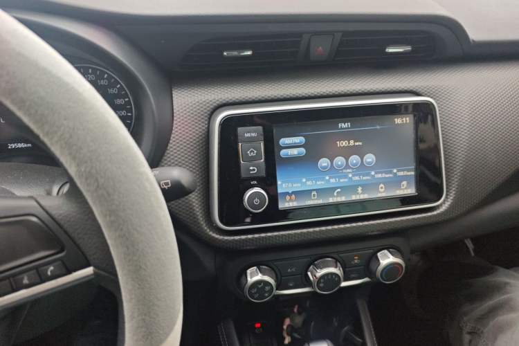 Used Nissan Kicks 2022 1.5L CVT XL Fashion Edition Audio And AC Panel