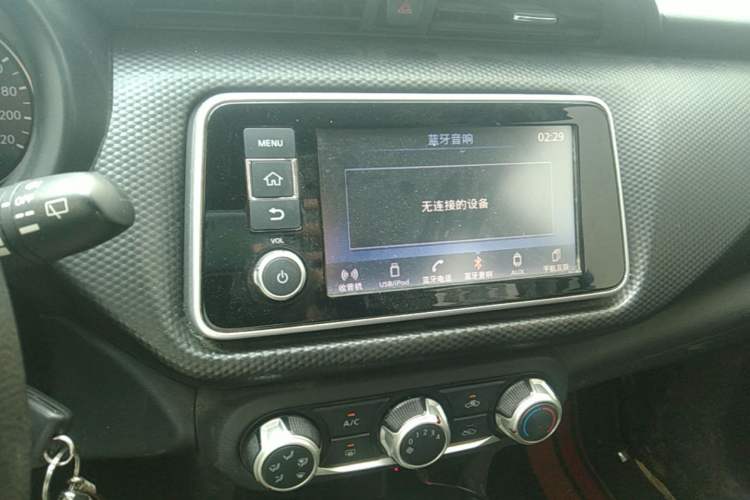 Used Nissan Kicks 2022 1.5L CVT XL Fashion Edition Audio And AC Panel
