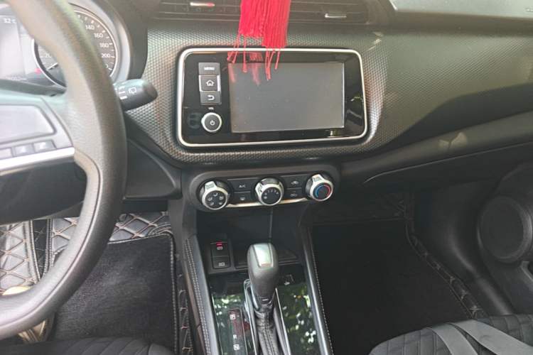 Used Nissan Kicks 2022 1.5L CVT XL Fashion Edition Audio And AC Panel
