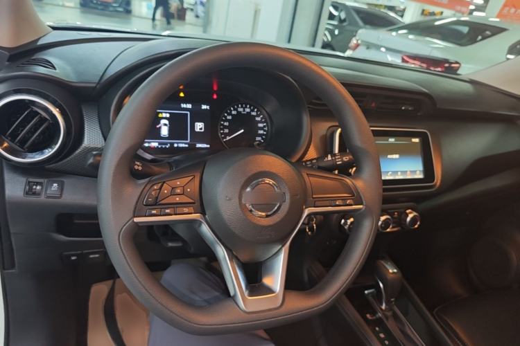 Used Nissan Kicks 2022 1.5L CVT XL Fashion Edition Center Console