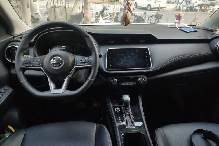 Used Nissan Kicks 2022 1.5L CVT XV Luxury Edition Center Console