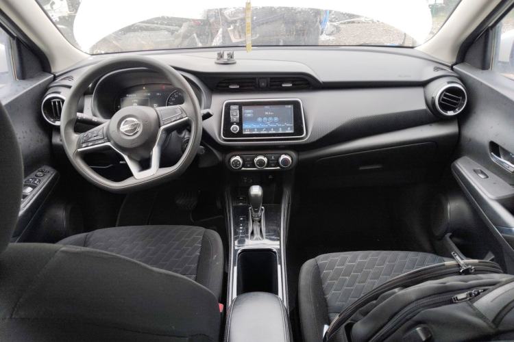Used Nissan Kicks 2022 1.5L CVT XL Fashion Edition Center Console
