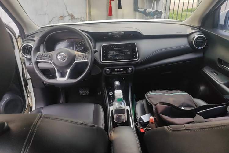 Used Nissan Kicks 2022 1.5L CVT XV Luxury Edition Center Console