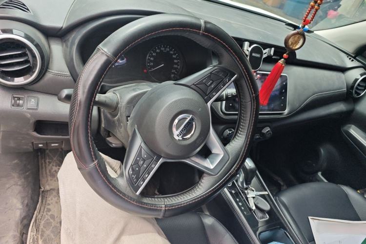 Used Nissan Kicks 2022 1.5L CVT XV Luxury Edition Center Console