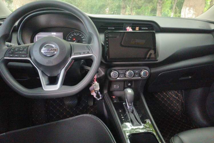 Used Nissan Kicks 2022 1.5L CVT XL Fashion Edition Center Console