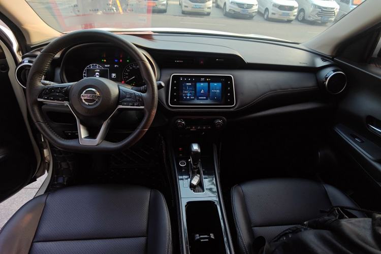 Used Nissan Kicks 2022 1.5L CVT XV Luxury Edition Center Console