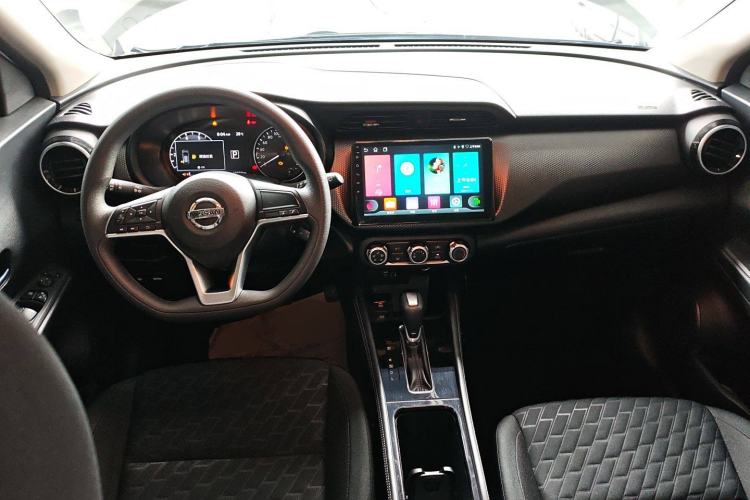 Used Nissan Kicks 2022 1.5L CVT XL Fashion Edition Center Console