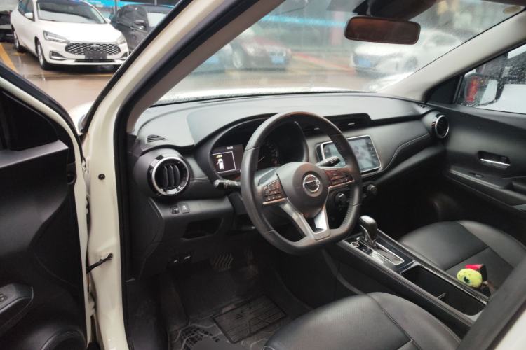 Used Nissan Kicks 2022 1.5L CVT XV Luxury Edition Center Console