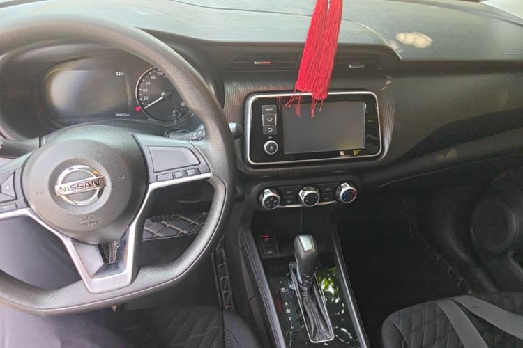 Used Nissan Kicks 2022 1.5L CVT XL Fashion Edition Center Console
