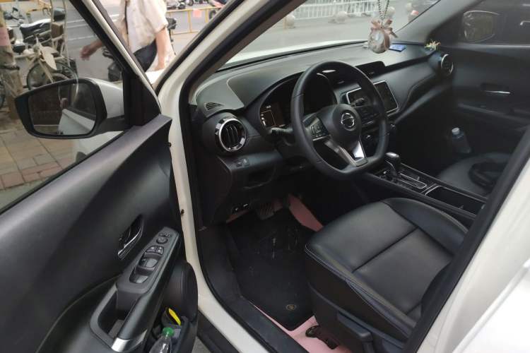 Used Nissan Kicks 2022 1.5L CVT XV Luxury Edition Driver Seat