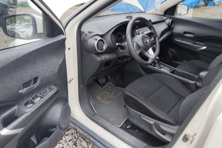 Used Nissan Kicks 2022 1.5L CVT XL Fashion Edition Driver Seat