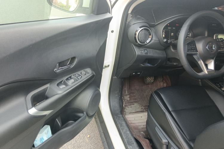 Used Nissan Kicks 2022 1.5L CVT XV Luxury Edition Driver Seat