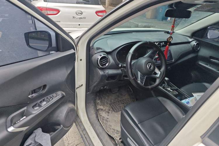 Used Nissan Kicks 2022 1.5L CVT XV Luxury Edition Driver Seat