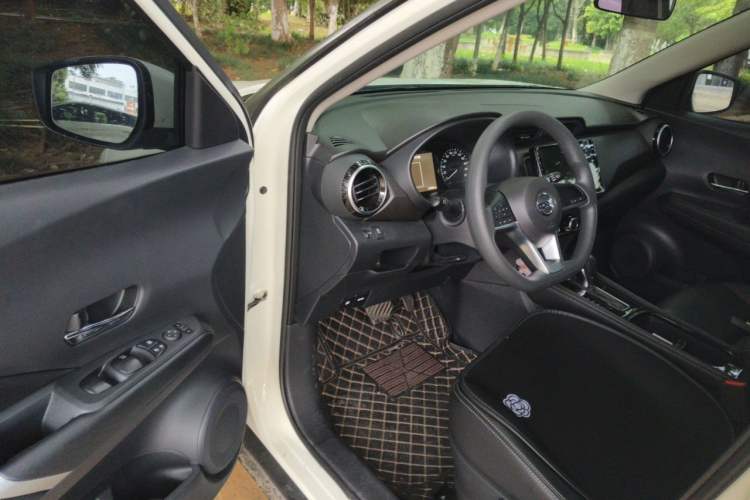 Used Nissan Kicks 2022 1.5L CVT XL Fashion Edition Driver Seat