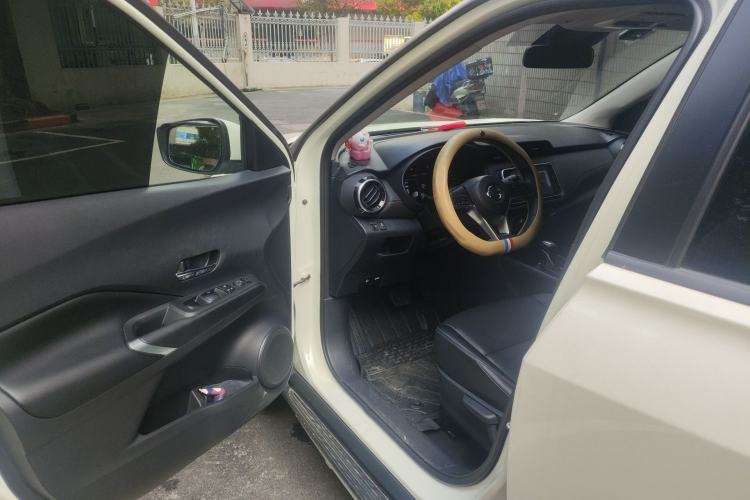 Used Nissan Kicks 2022 1.5L CVT XV Luxury Edition Driver Seat