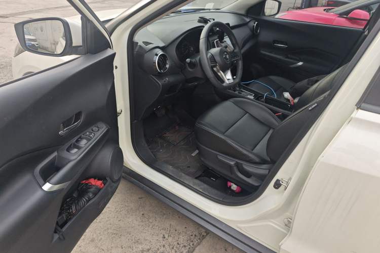 Used Nissan Kicks 2022 1.5L CVT XV Luxury Edition Driver Seat