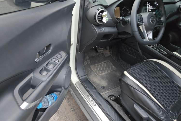 Used Nissan Kicks 2022 1.5L CVT XV Luxury Edition Driver Seat