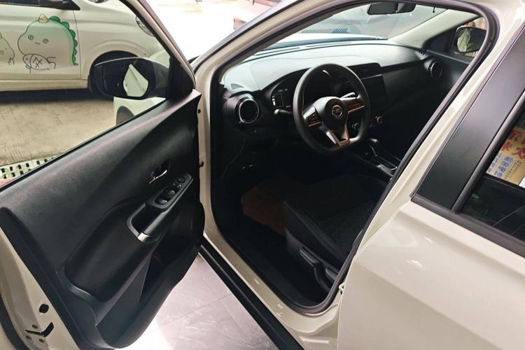 Used Nissan Kicks 2022 1.5L CVT XL Fashion Edition Driver Seat