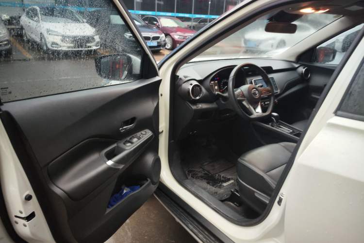 Used Nissan Kicks 2022 1.5L CVT XV Luxury Edition Driver Seat