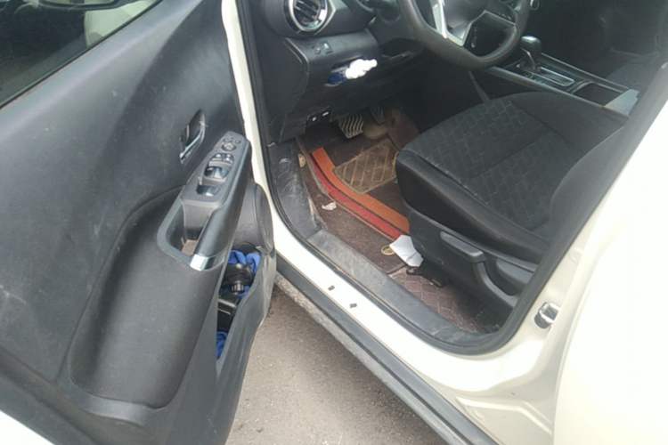 Used Nissan Kicks 2022 1.5L CVT XL Fashion Edition Driver Seat
