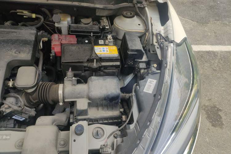 Used Nissan Kicks 2022 1.5L CVT XV Luxury Edition Engine Bay Left