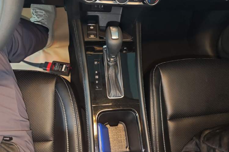 Used Nissan Kicks 2022 1.5L CVT XL Fashion Edition Gear Lever