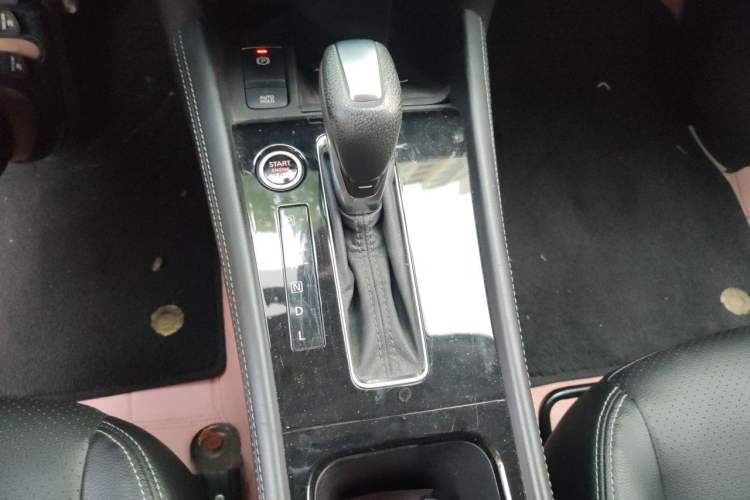 Used Nissan Kicks 2022 1.5L CVT XV Luxury Edition Gear Lever