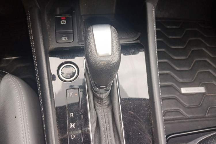 Used Nissan Kicks 2022 1.5L CVT XV Luxury Edition Gear Lever