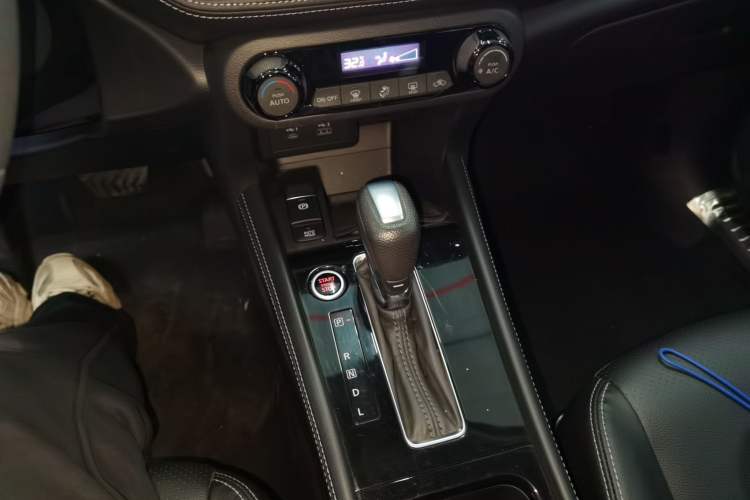 Used Nissan Kicks 2022 1.5L CVT XV Luxury Edition Gear Lever