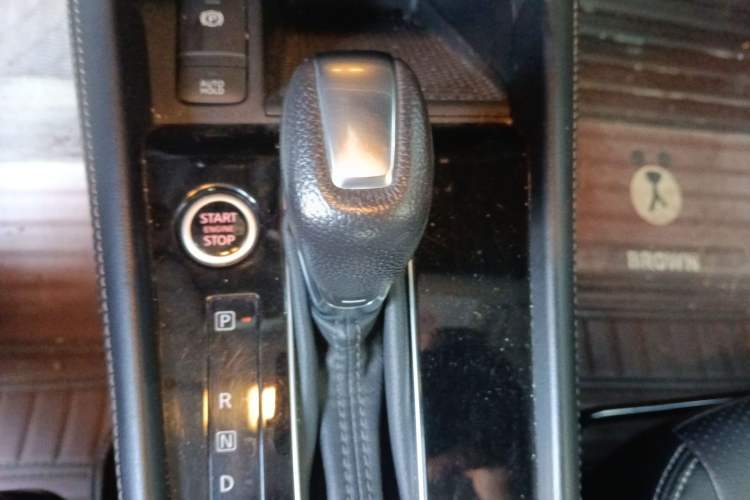 Used Nissan Kicks 2022 1.5L CVT XV Luxury Edition Gear Lever