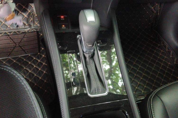 Used Nissan Kicks 2022 1.5L CVT XL Fashion Edition Gear Lever