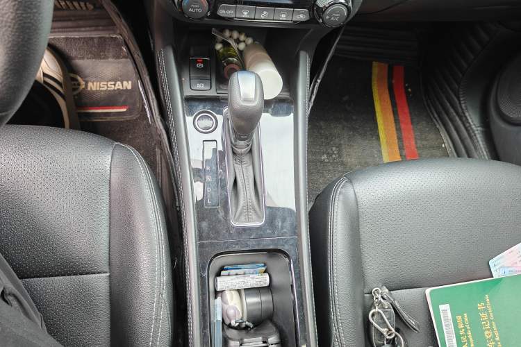 Used Nissan Kicks 2022 1.5L CVT XV Luxury Edition Gear Lever