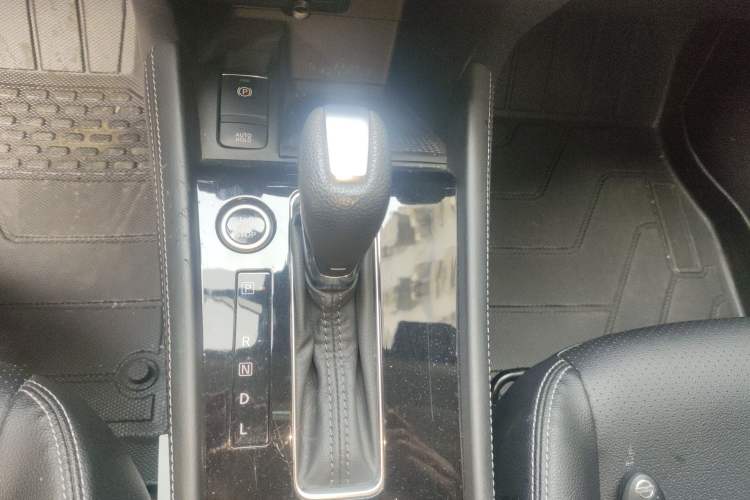 Used Nissan Kicks 2022 1.5L CVT XV Luxury Edition Gear Lever