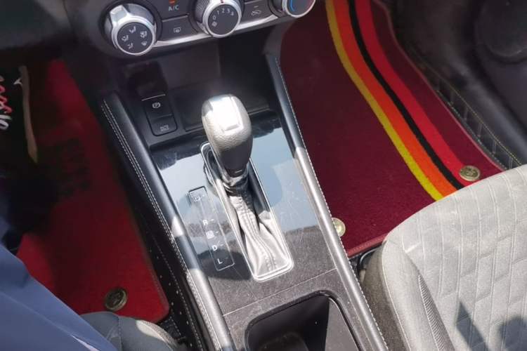Used Nissan Kicks 2022 1.5L CVT XL Fashion Edition Gear Lever
