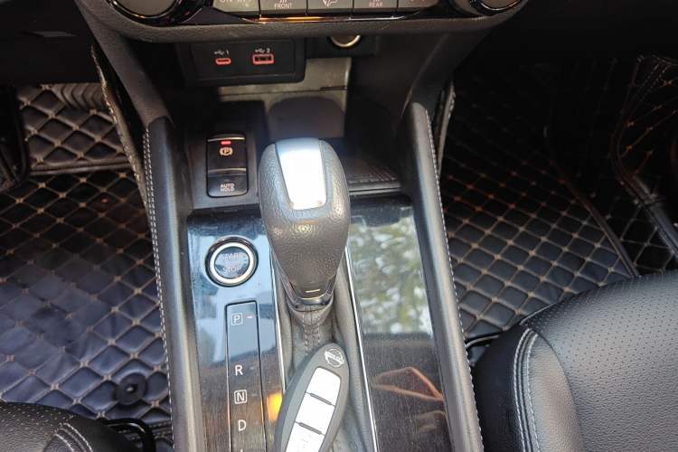 Used Nissan Kicks 2022 1.5L CVT XV Luxury Edition Gear Lever