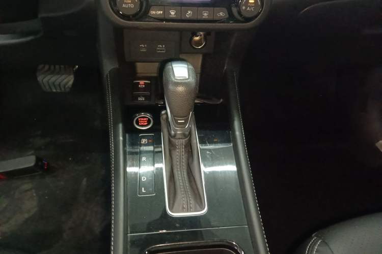 Used Nissan Kicks 2022 1.5L CVT XV Luxury Edition Gear Lever