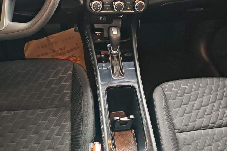 Used Nissan Kicks 2022 1.5L CVT XL Fashion Edition Gear Lever
