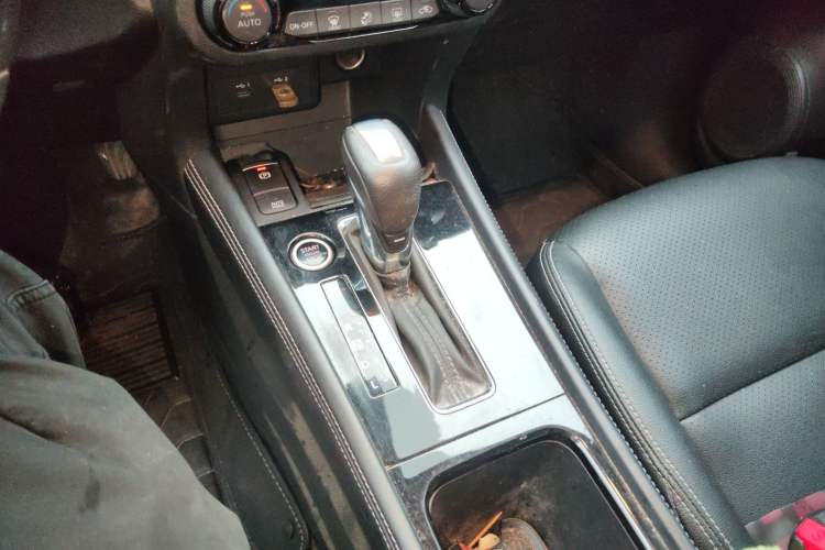 Used Nissan Kicks 2022 1.5L CVT XV Luxury Edition Gear Lever
