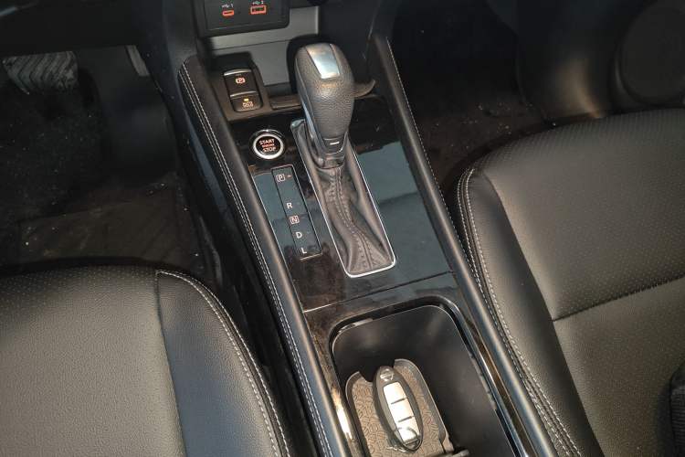 Used Nissan Kicks 2022 1.5L CVT XV Luxury Edition Gear Lever