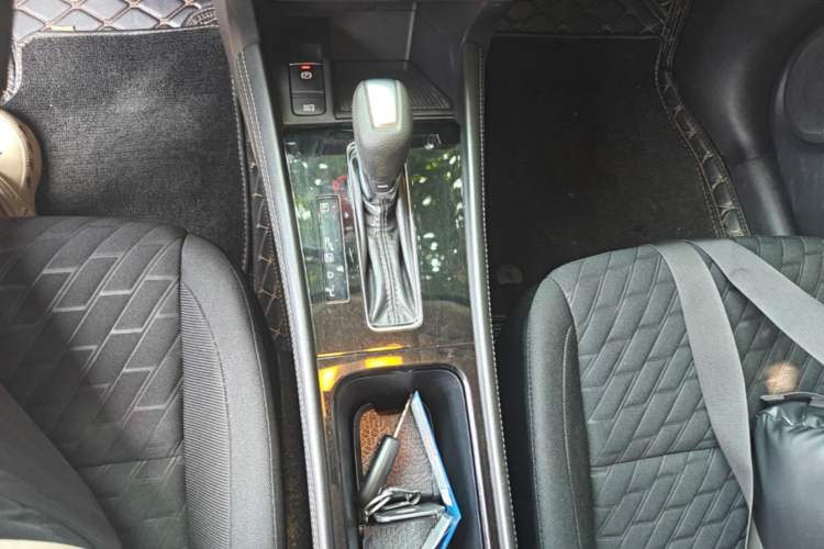Used Nissan Kicks 2022 1.5L CVT XL Fashion Edition Gear Lever