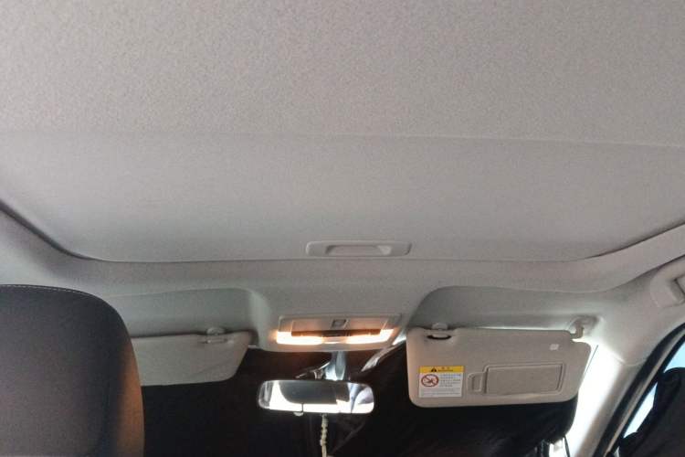 Used Nissan Kicks 2022 1.5L CVT XV Luxury Edition Headliner