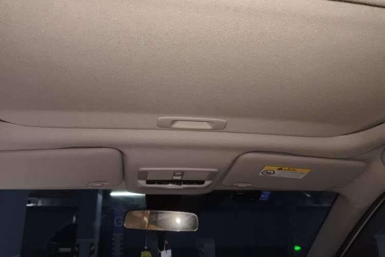 Used Nissan Kicks 2022 1.5L CVT XV Luxury Edition Headliner