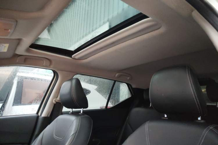 Used Nissan Kicks 2022 1.5L CVT XV Luxury Edition Headliner