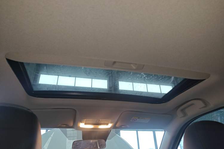 Used Nissan Kicks 2022 1.5L CVT XV Luxury Edition Headliner