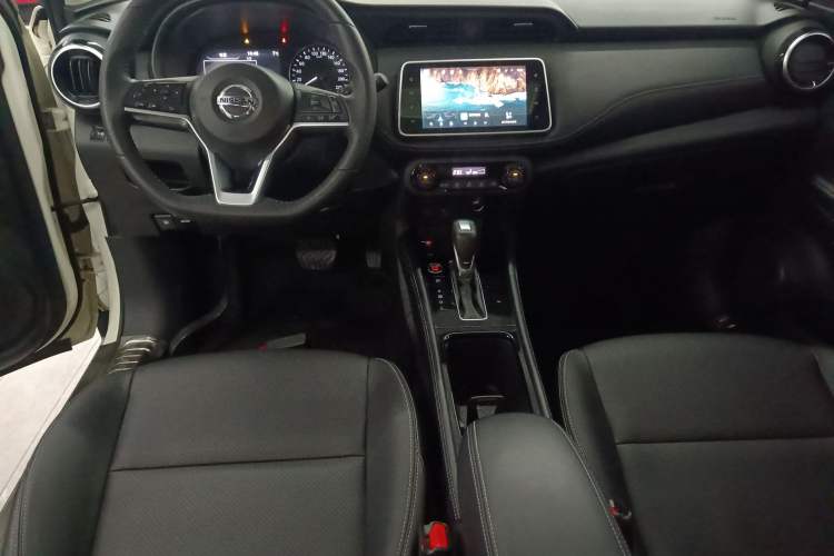 Used Nissan Kicks 2022 1.5L CVT XV Luxury Edition Interior 2